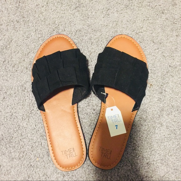 time and tru ruffle sandals